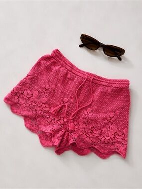 ABERCROMBIE & FITCH Pink Lace Knit Crochet-look Shorts (open knit flaw noted)